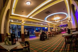 Restauracja lub miejsce do jedzenia w obiekcie Złote Arkady
