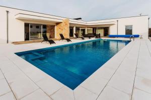 a swimming pool in the middle of a house at Quinta Chão do Ribeiro in Carvalhal