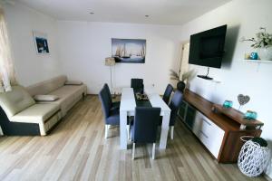 Gallery image of Apartments Orest in Sućuraj +43 photos