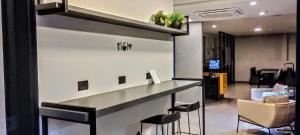 TV a/nebo společenská místnost v ubytování Hotel Coroados Foz Express