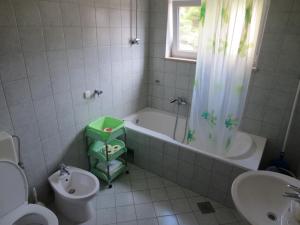 Koupelna v ubytování Apartments Kovacic + 30 fotografií