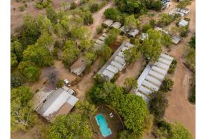 an overhead view of a yard with trees and a pool at Discovery Parks - Mount Surprise in Mount Surprise +4 photos