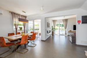 a dining room and living room with a table and chairs at Villa Opal in Tar