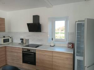 Kuchyň nebo kuchyňský kout v ubytování Gîte à Travers champs