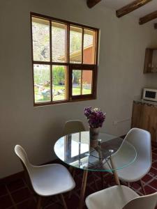Кухня или мини-кухня в Bungalow Lamay - Cusco
 +8 фотографий
