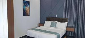 Letto o letti in una camera di 99 MOZILLA APARTMENTS AND SUITES