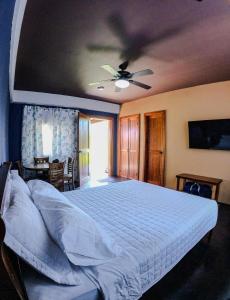 a bedroom with a bed and a ceiling fan at Casa Morada in Antón