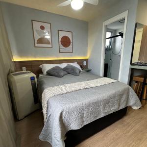 En eller flere senge i et værelse på Studio Paris prox Metro Bras Feirinha Madrugada Templo Salomão