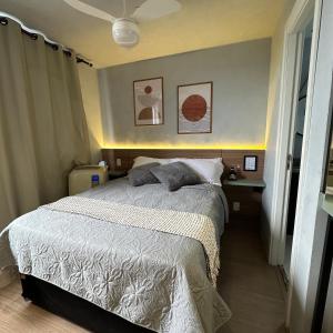 En eller flere senge i et værelse på Studio Paris prox Metro Bras Feirinha Madrugada Templo Salomão