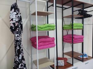 Giường tầng trong phòng chung tại Cebu City Unit1 Spacious 2BR near SM Seaside NuStar Ocean Park Dynamic Herb Anjo