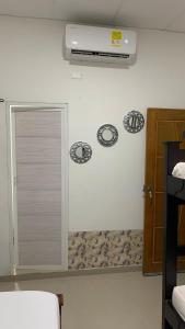 a room with a door and plates on the wall at Mónaco habitaciones in Coveñas
