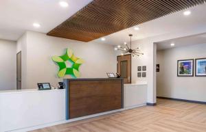 a cashier counter in a dental office at Extended Stay America Premier Suites - Greenville - Spartanburg - I-85 in Duncan