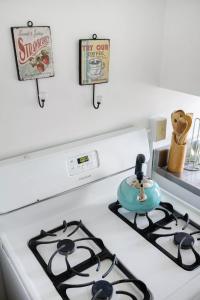 a stove top with a teapot on top of it at Spacious 2 Bedroom 2 Bathroom Unit Great Location in Los Angeles +4 photos