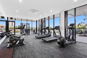 Fitness centrum a/nebo fitness zařízení v ubytování Ocean Views - Sandbar Burleigh Heads