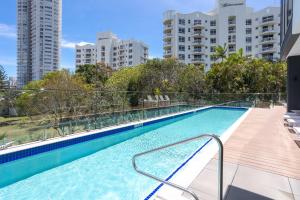 Bazén v ubytování Ocean Views - Sandbar Burleigh Heads nebo v jeho okolí