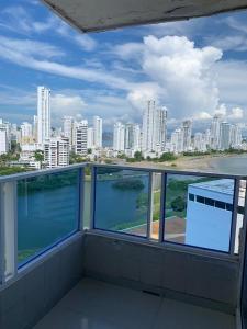 balcón con vistas a la ciudad en Apartamento piso 15 Acostica, en Cartagena de Indias