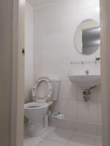 Koupelna v ubytování Kara's Suite