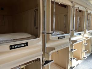 Palanda nebo palandy na pokoji v ubytování 男性専用サウナ&カプセル Men Only Capsule Room & Sauna, Bathhouse ミナミ下北沢 Minami Shimokitazawa
