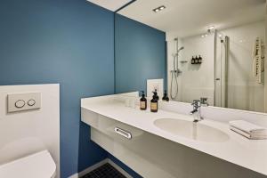 Ein Badezimmer in der Unterkunft the Deutz, a Tribute Portfolio Hotel