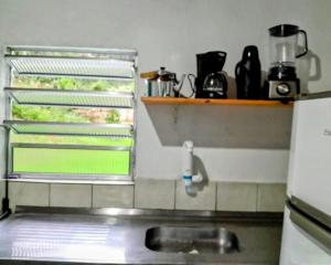 a kitchen with a sink and a window at Casas de Campo Beija-Flor & Bem-Te-Vi, Mata Atlântica, Juquitiba, SP in Juquitiba