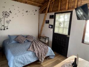 a bedroom with a bed with birds on the wall at Quynza in Guatavita
