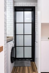 Fotografie z fotogalerie ubytování 1930 French Minimalist Apartment v Šanghaji