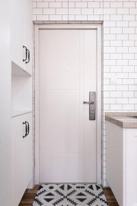 Fotografie z fotogalerie ubytování 1930 French Minimalist Apartment v Šanghaji