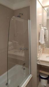 Koupelna v ubytování Green Park 101 D Apto 2 amb. frente al lago