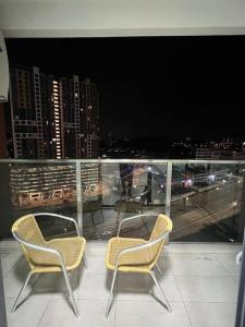 Een balkon of terras bij Amerin Suites Residence