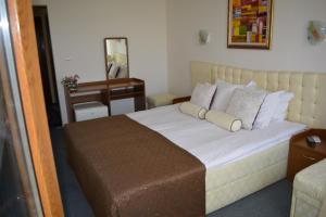 A bed or beds in a room at Sunshine Pearl Family Hotel