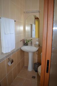 A bathroom at Sunshine Pearl Family Hotel