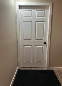 תמונה מהגלריה של Entire Basement Guest Suite In Cranbrook בקרנברוק