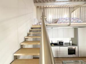a staircase in a room with a kitchen at Casa Lore in Pontedera
