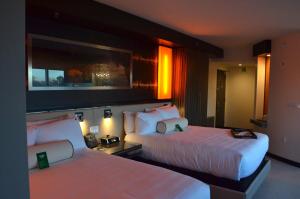 Postel nebo postele na pokoji v ubytování Hard Rock Hotel & Casino Biloxi