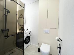 Koupelna v ubytování Апартаменты SMART #9 + 11 fotografií