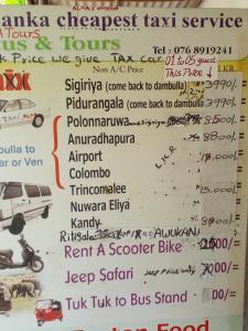 ein Menü für einen Imbisswagen mit Schreiben darauf in der Unterkunft Lotus Inn Tourist Resort in Dambulla