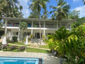 a view of the house from the pool at Plantation House in Hikkaduwa