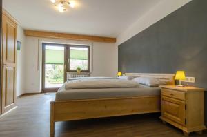 a bedroom with a large bed and a window at Ferienwohnung Kobelsberg in Aufseß