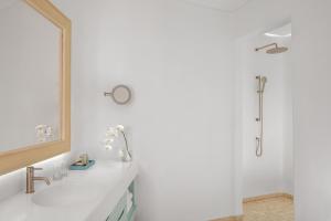 Anantara Santorini Abu Dhabi Retreat-Adults Only的一间浴室