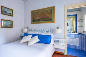 Llit o llits en una habitació de La Casa Di Bruno Napoli