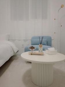 a white room with a table and a bed at Jeongdam in Seoul