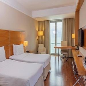 a hotel room with two beds and a desk at Anemon Ordu in Ordu