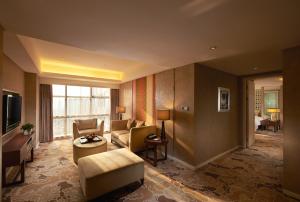 Uma TV ou centro de entretenimento em Radisson Blu Hotel Liuzhou