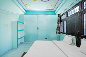 Cama ou camas em um quarto em OYO Hotel Madakini Destination