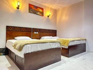 Кровать или кровати в номере Khufu Pyramids Hotel
