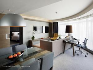 TV a/nebo společenská místnost v ubytování Royal Plaza Hotel + 23 fotografií