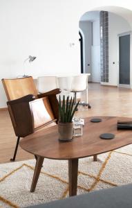 a living room with a coffee table and chairs at ComeCasa Bright City Flat with Private Terrace in Milan