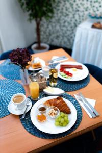 Makanan di atau di tempat lain dekat hotel