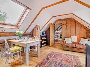 a living room with a table and a couch at 1 Bed in Wedmore 51340 in Chapel Allerton