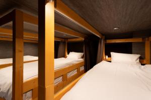 Säng eller sängar i ett rum på OLD HERITAGE SHIBUYA